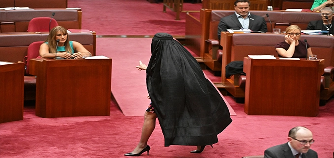 Kontroversi Burqa di Parlemen Australia Politisi Diberi Skorsing