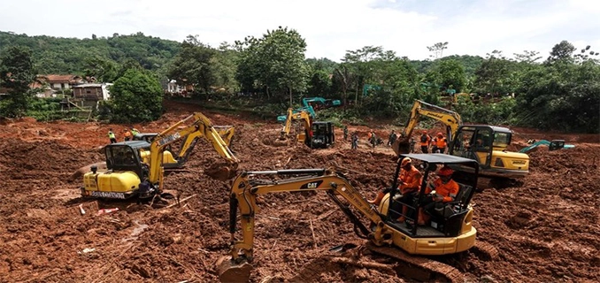 Longsor Cilacap: Puluhan Ekskavator dan Tim SAR Dikerahkan