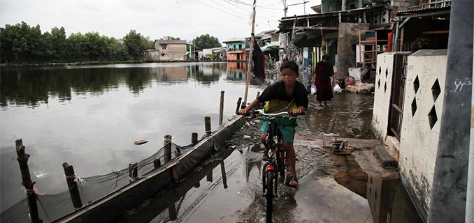 Banjir Rob Kampung Marunda Pulo Jakut Warga Mulai Dievakuasi