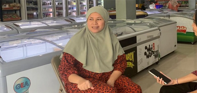 Kasus Makassar Kasir Swalayan Diludahi Konsumen Tidak Sabar