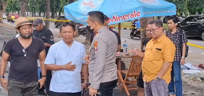 Polda Metro Bantu Pedagang di Kalibata Ringankan Beban