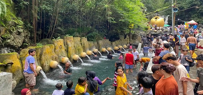 Potret Kolam Air Panas 13 Guci Sebelum Banjir Menghancurkan