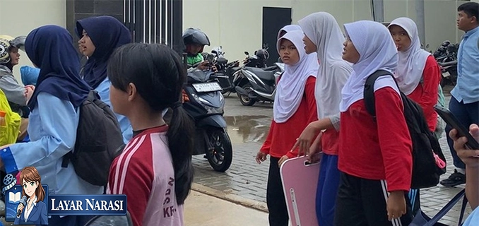 Viral SMPN Depok Renovasi Rp.28 M Siswa Bawa Meja Sendiri
