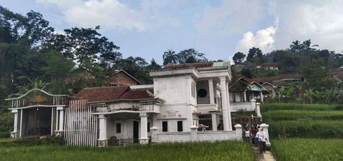 Rumah 'Mewah' Modal Rp 50 Juta Ala Guru di Majalengka